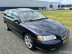 Volvo V70 - 2.4 D5 Edition II Sport Automaat / APK / Schuifdak /