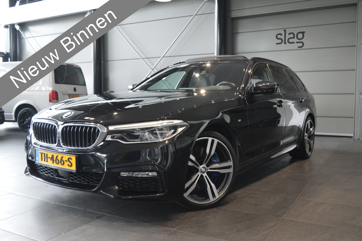 BMW 5-serie Touring - 540i xDrive M-Sport head up pano leer camera 20 inch !! - AutoWereld.nl
