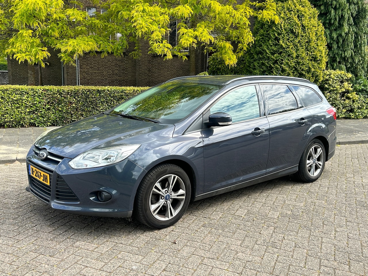 Ford Focus Wagon - 1.0 EcoBoost Titanium tik in motor! trekhaak! 6-bak! trekhaak! - AutoWereld.nl