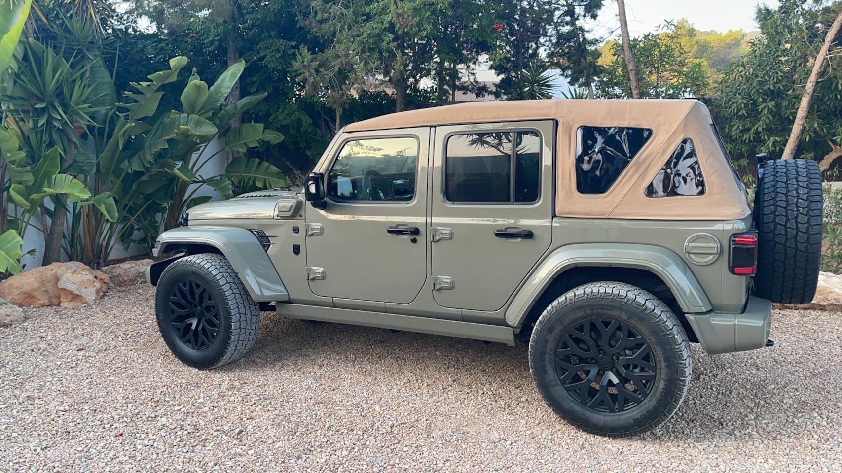 Jeep Wrangler - 4xe 380 BRUTE Hybride Landaulette 15 D.Km IBIZA - AutoWereld.nl