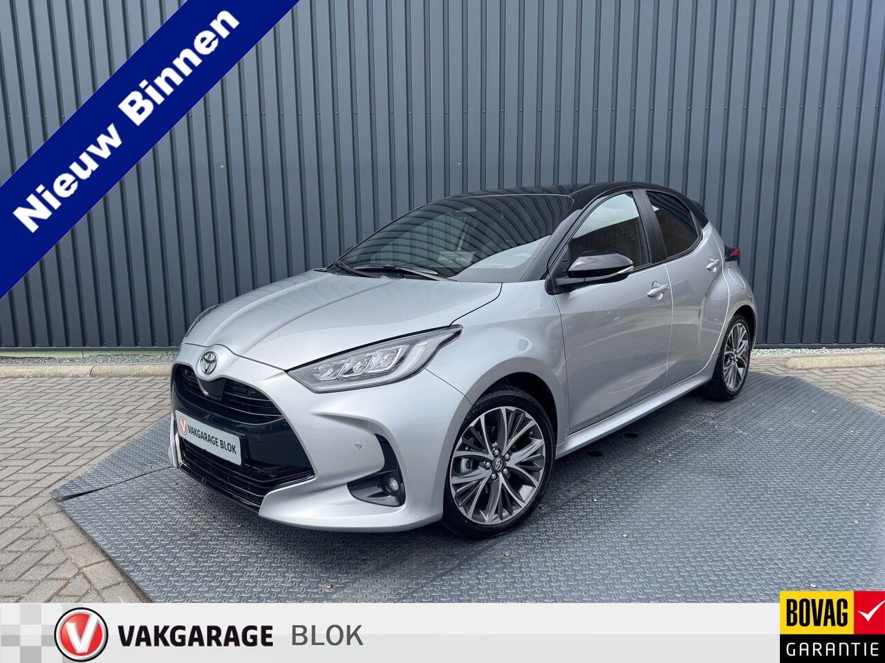 Toyota Yaris - 1.5 Hybrid Executive / Bi tone | PDC V+A | NIEUWSTAAT | Rijklaar!! - AutoWereld.nl
