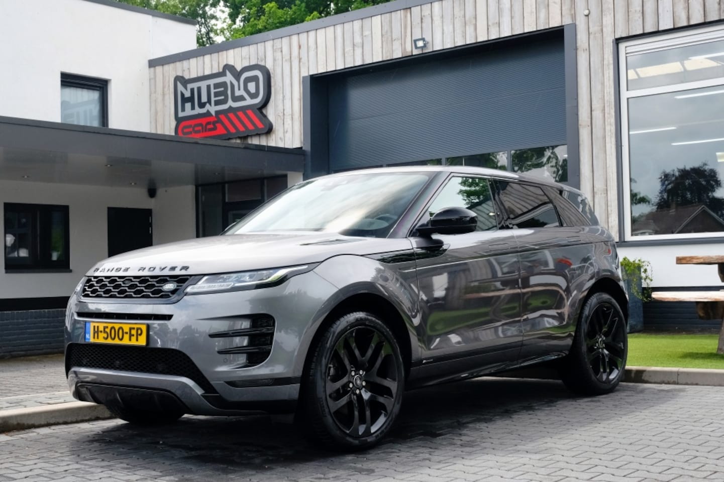 Land Rover Range Rover Evoque - 2.0 D180 AWD R-Dynamic Pano, Leder, Trekhaak, nette staat! - AutoWereld.nl