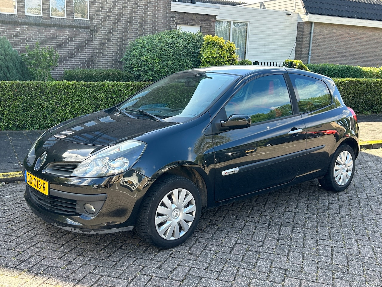 Renault Clio - 1.2 Authentique Airco! Goed rijdend! Elektrische ramen! Centrale vergrendeling! - AutoWereld.nl