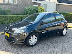 Renault Clio - 1.2 Authentique Airco Goed rijdend Elektrische ramen Centrale vergrendeling