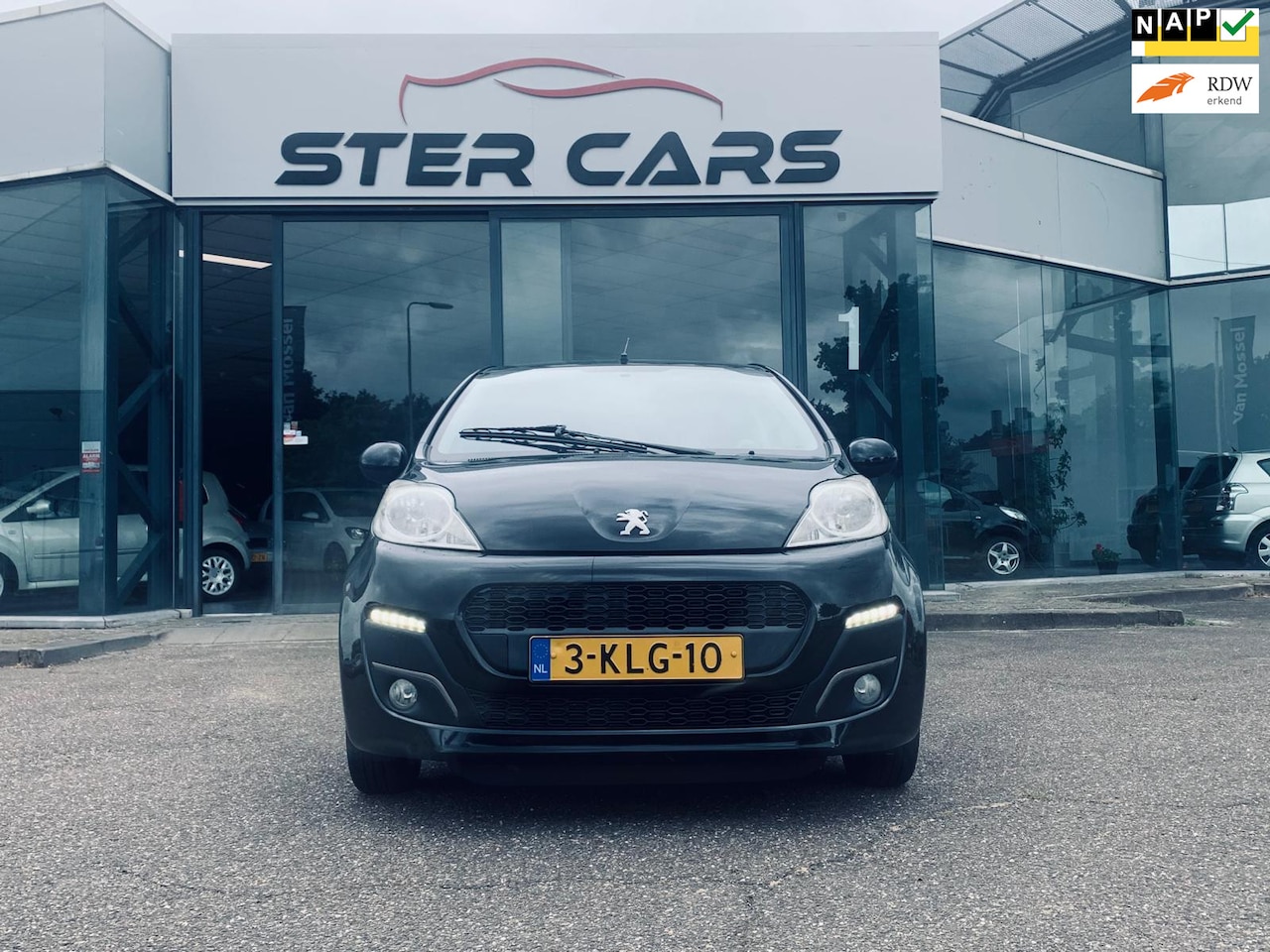 Peugeot 107 - 1.0 Black & Silver, Airco, Bluetooth, 5 Deurs, NAP, APK - AutoWereld.nl