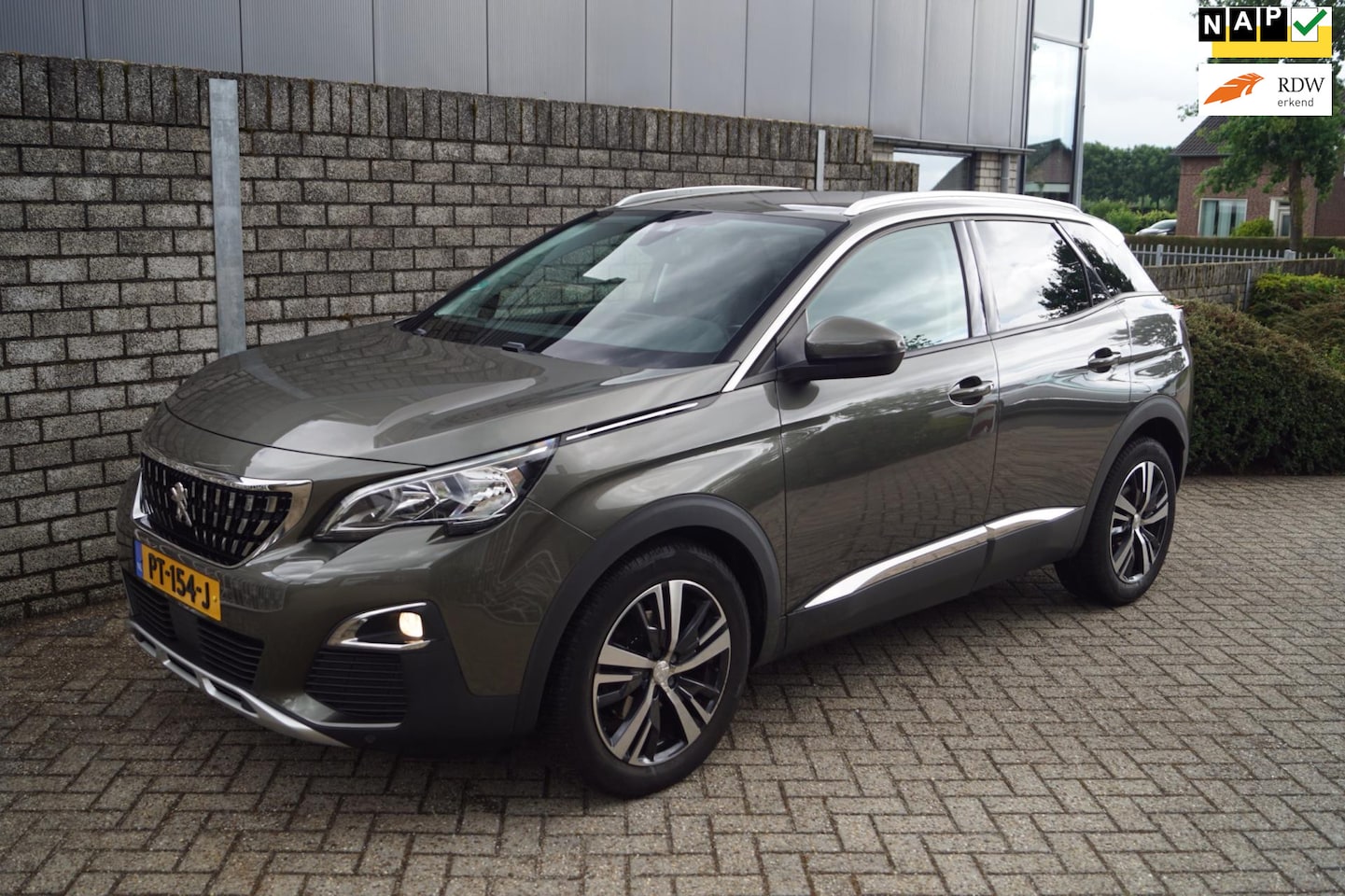 Peugeot 3008 - 1.6 e-THP Allure Autom Half Leder Sportst Navi Clima Apple Carplay Cruise 2x PDC LMV Trekh - AutoWereld.nl