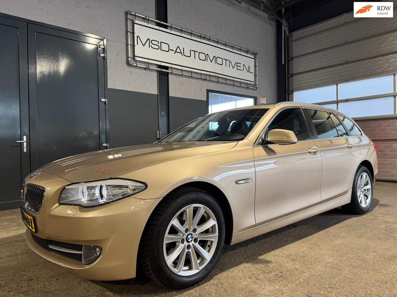 BMW 5-serie Touring - 520d Executive Panoramadak Leer Onderhouden - AutoWereld.nl