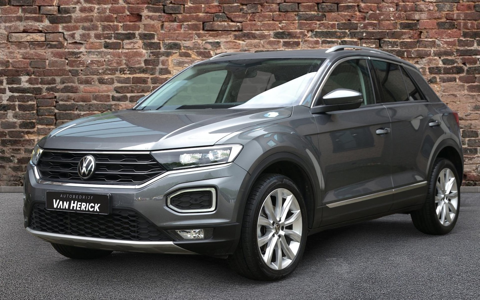 Volkswagen T-Roc - 1.5 TSI Sport Automaat | Leder | Panoramadak | Keyless | 18inch - AutoWereld.nl