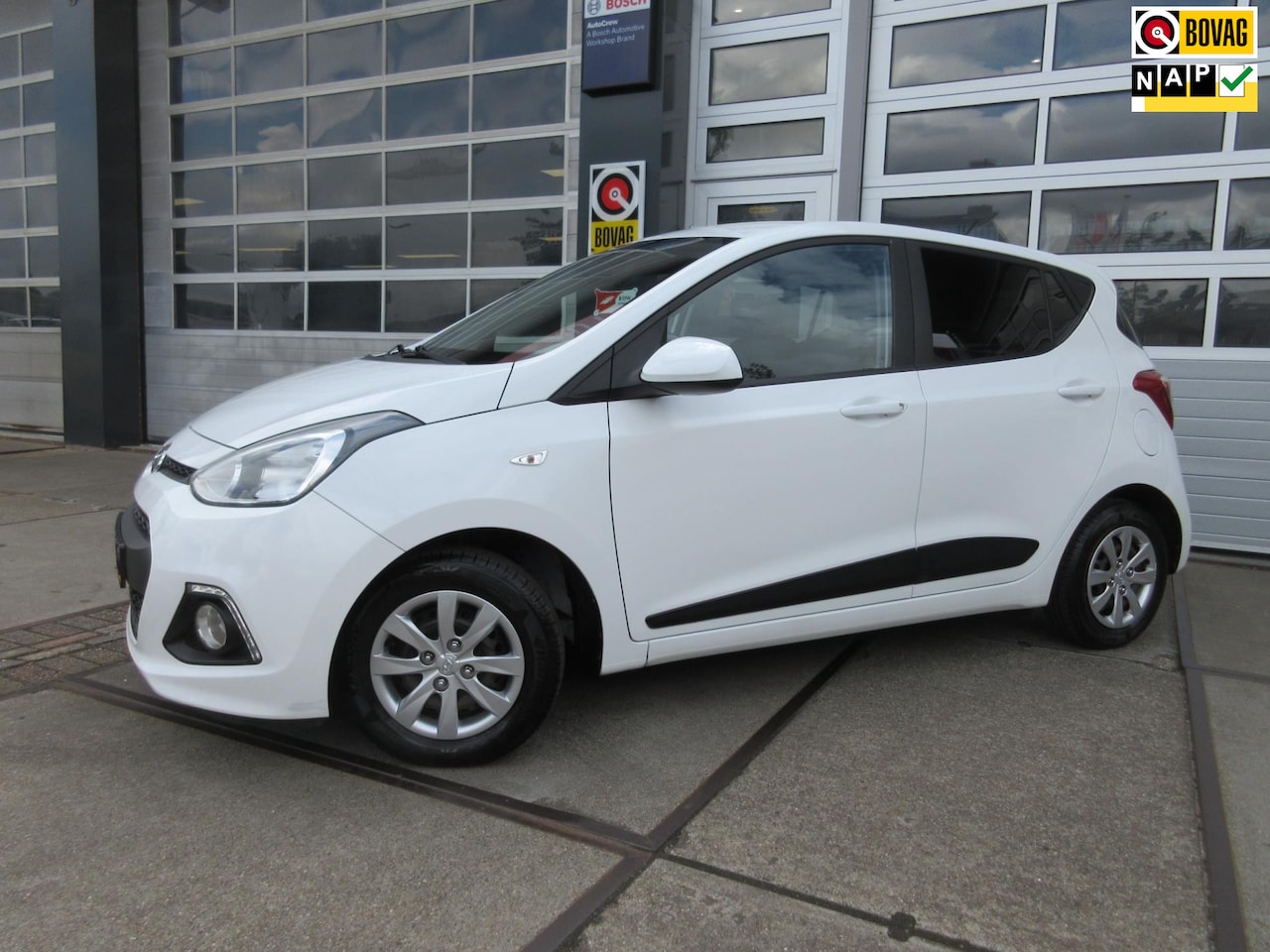 Hyundai i10 - 1.0i i-Motion Go! 2016 / Airco / Navi / Telefoon - AutoWereld.nl