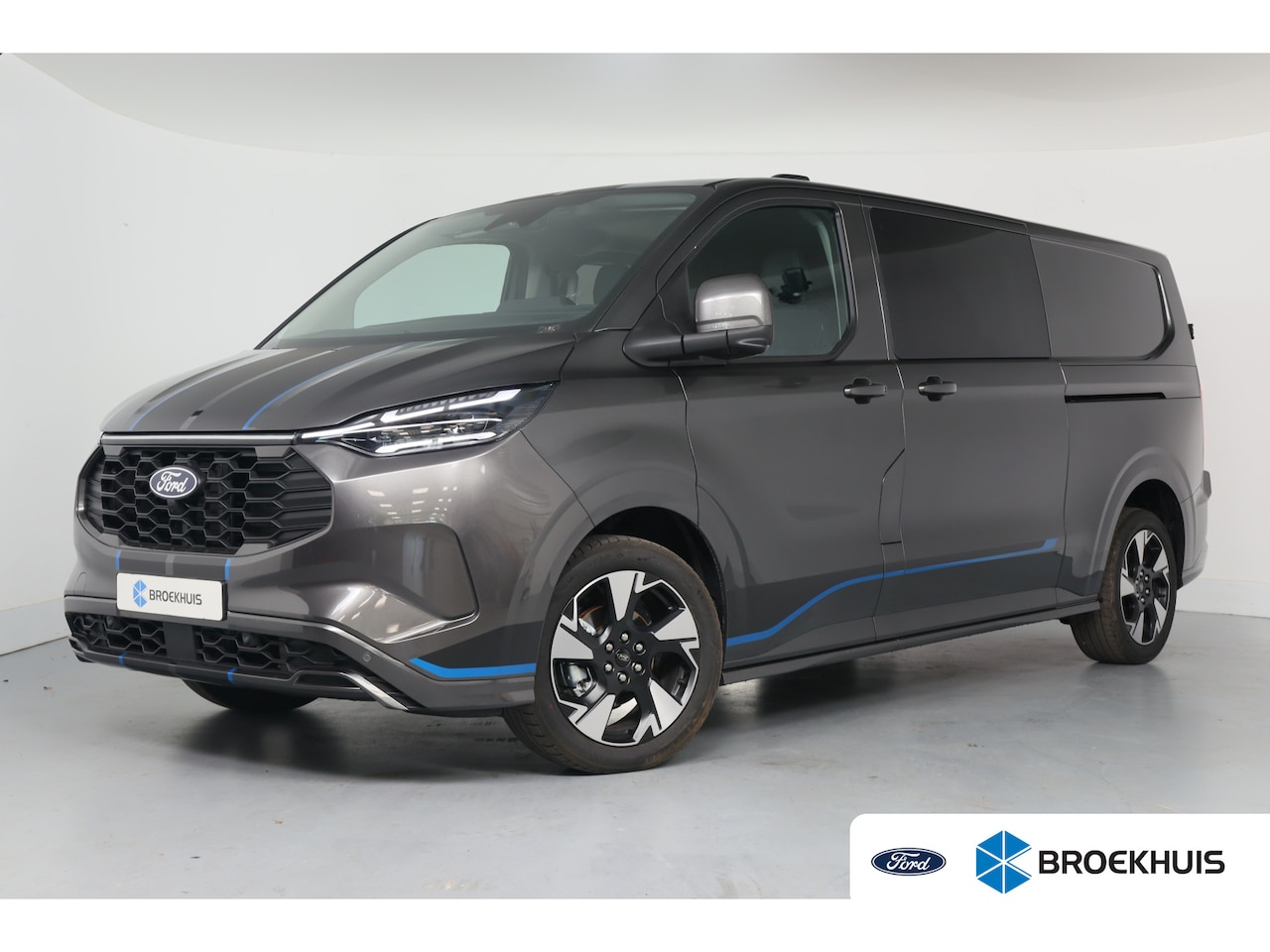 Ford Transit Custom - 320 2.5 PHEV L2H1 Sport DC | Trekhaak | LED | Navi | 360 Camera | Cruise Adaptive | Stoel/ - AutoWereld.nl