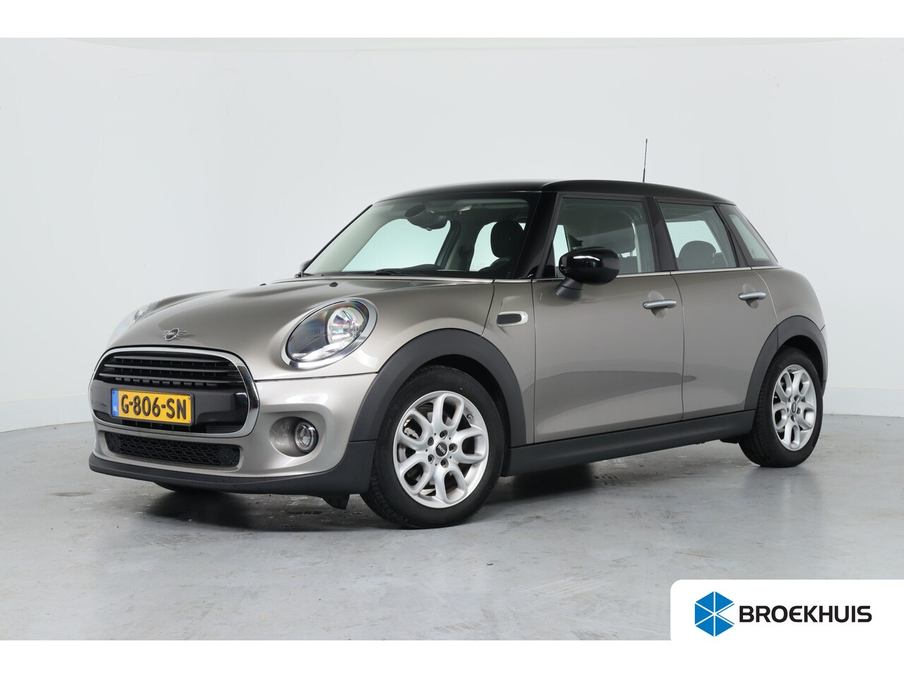 MINI Cooper - Mini 1.5 Business Edition | Automaat | Climate control | Cruise control | Dealer onderhoud - AutoWereld.nl