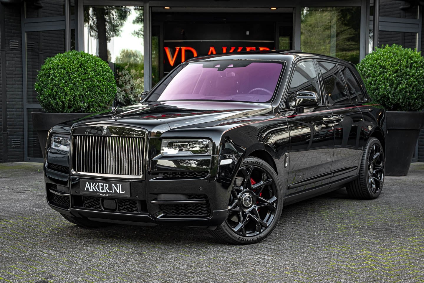 Rolls-Royce Cullinan - Black Badge Rear Seat Entertainment | Massage | 23 Inch | Head-up - AutoWereld.nl