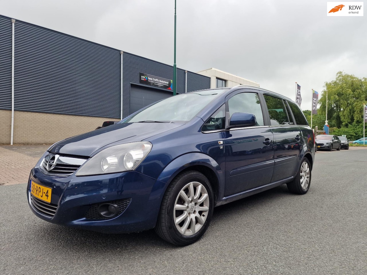 Opel Zafira - 1.8 years Edition NAVI PSENSOR CRUISE TREKHAAK 2 X SLEUTELS - AutoWereld.nl