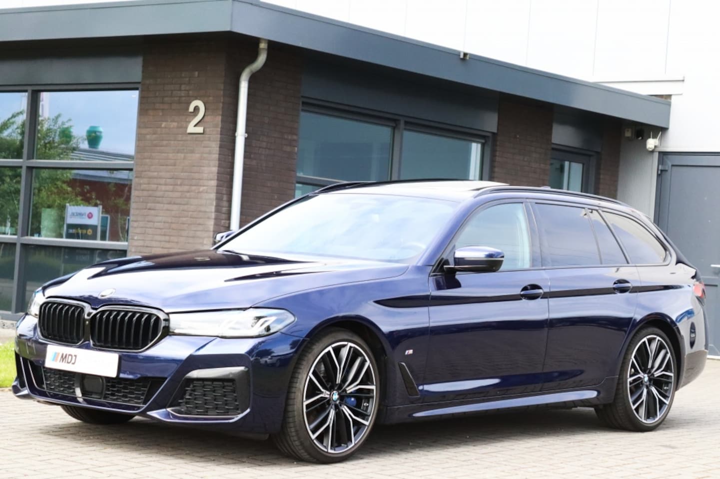BMW 5-serie Touring - 540i xDrive M Sport NP. € 122K Laser Pano 20 inch - AutoWereld.nl