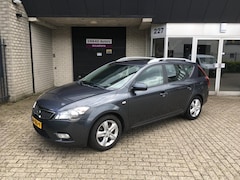 Kia Cee'd Sporty Wagon - 1.4 CVVT Navigator Plus Pack / CLIMATE / CRUISE / TREKHAAK / APK MEI 2026 / ALU VELGEN
