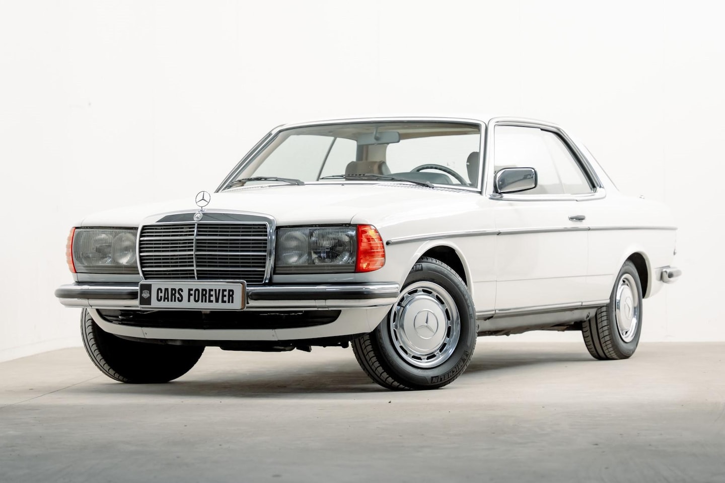 Mercedes-Benz 200-280 (W123) - 230 C | Automaat | Schuifdak | - AutoWereld.nl