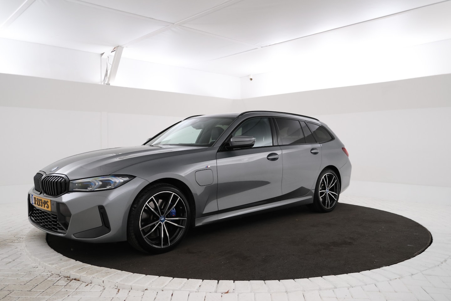 BMW 3-serie Touring - 330e BTW AUTO, Apple Carplay, Harman Kardon, Alcantara - AutoWereld.nl