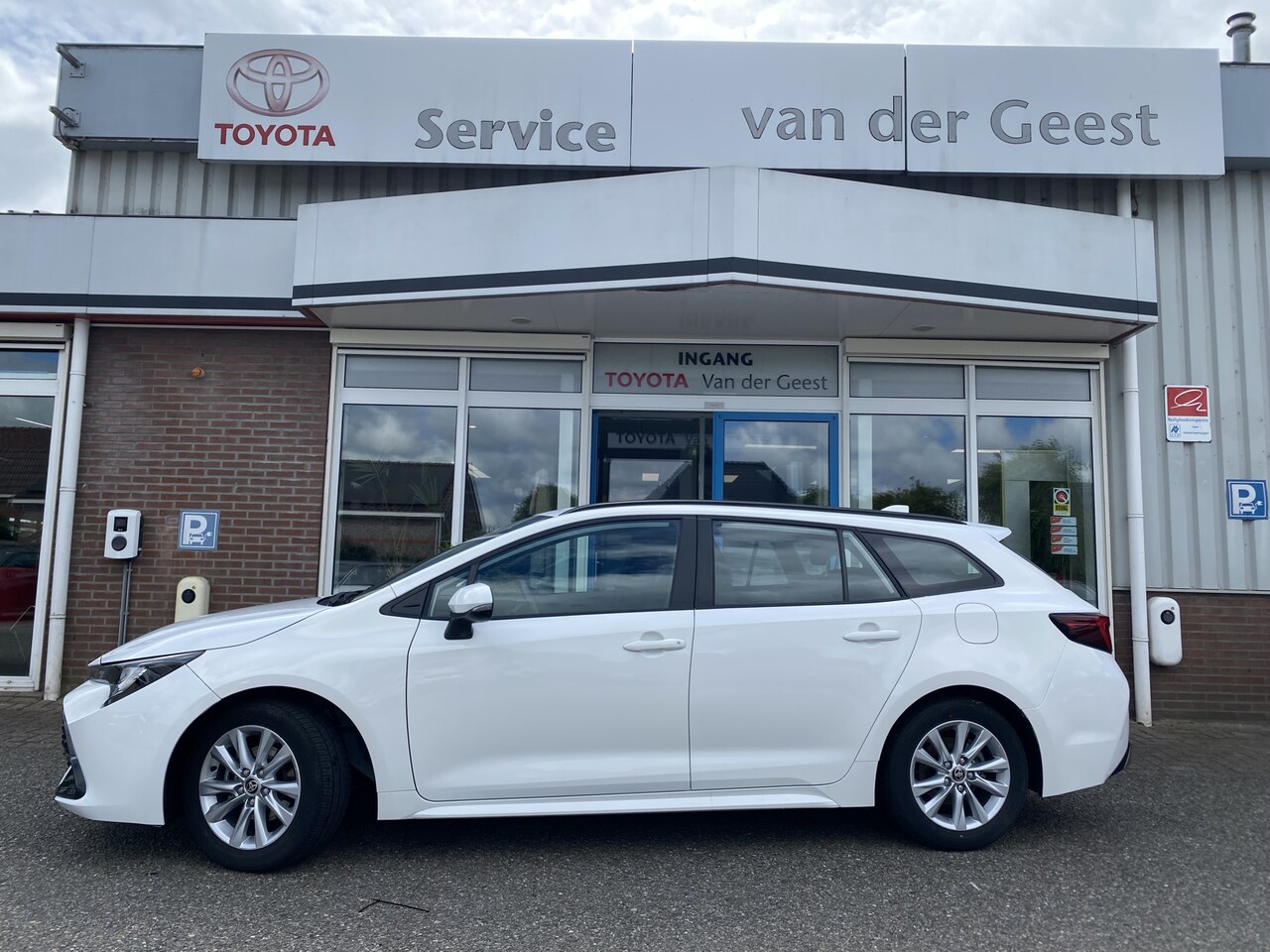 Toyota Corolla Touring Sports - Hybrid 140 Business - AutoWereld.nl