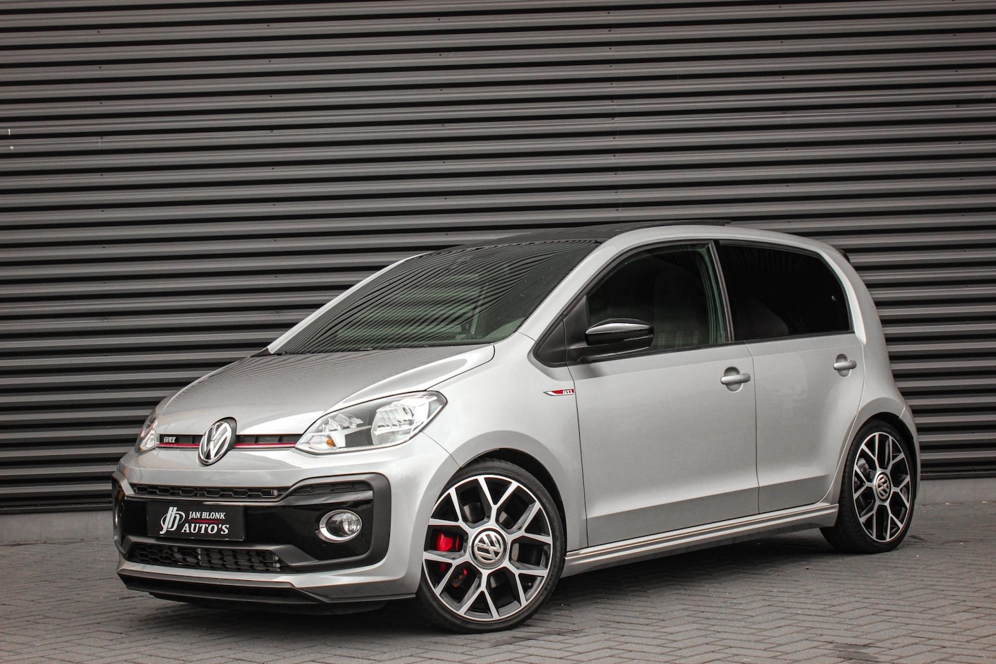 Volkswagen Up! - 1.0 TSI GTI PANO-DAK / VERLAAGD / 17'' WHEELS / BEATS / CAMERA / CLIMATE / STOELVERWARMING - AutoWereld.nl