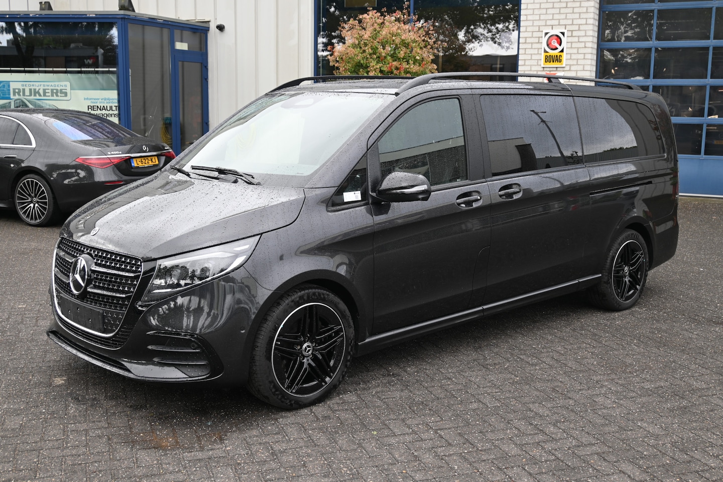 Mercedes-Benz V-klasse - 300 L3 Avantgarde AMG pakket, Geventileerde en verwarmde stoelen met memory Burmester, Ala - AutoWereld.nl