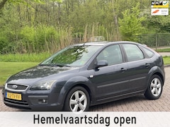 Ford Focus - 1.6-16V Futura/AIRCO/CRUISE/TREKHAAK