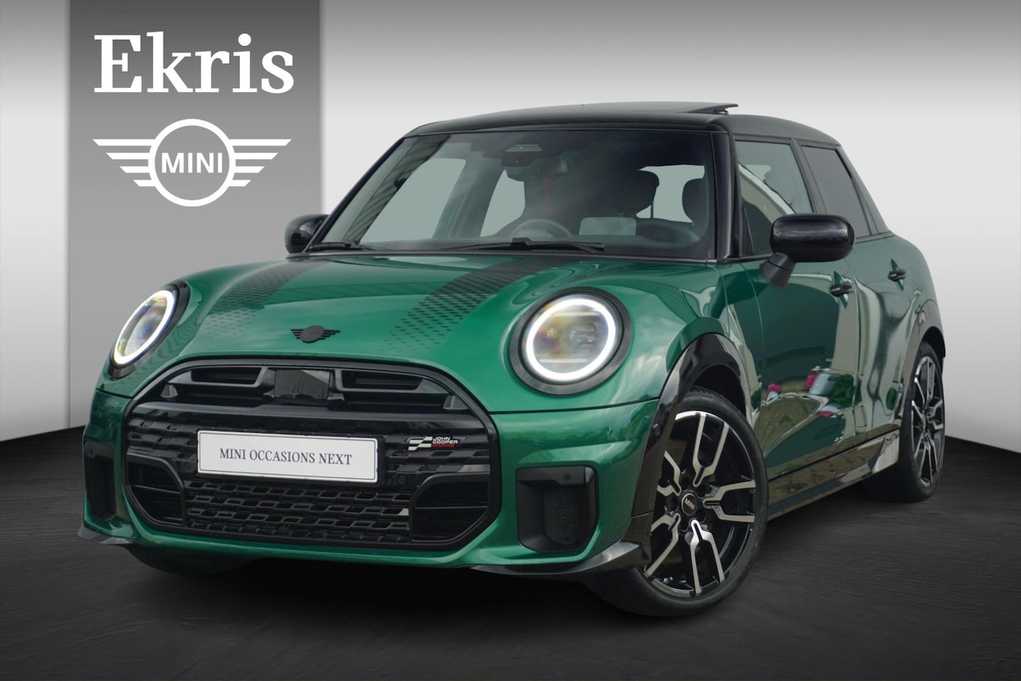 MINI Cooper S - 5-Deurs / John Cooper Works Uitvoering / Pakket M / 18'' LM Velgen / - AutoWereld.nl