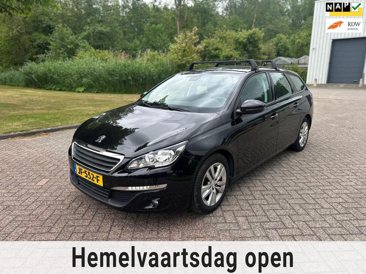 Peugeot 308 SW - 1.2 PureTech Allure/AIRCO/CRUISE/NAVI/PARKEERSENS VOOR-ACHTER/TREKHAAK - AutoWereld.nl