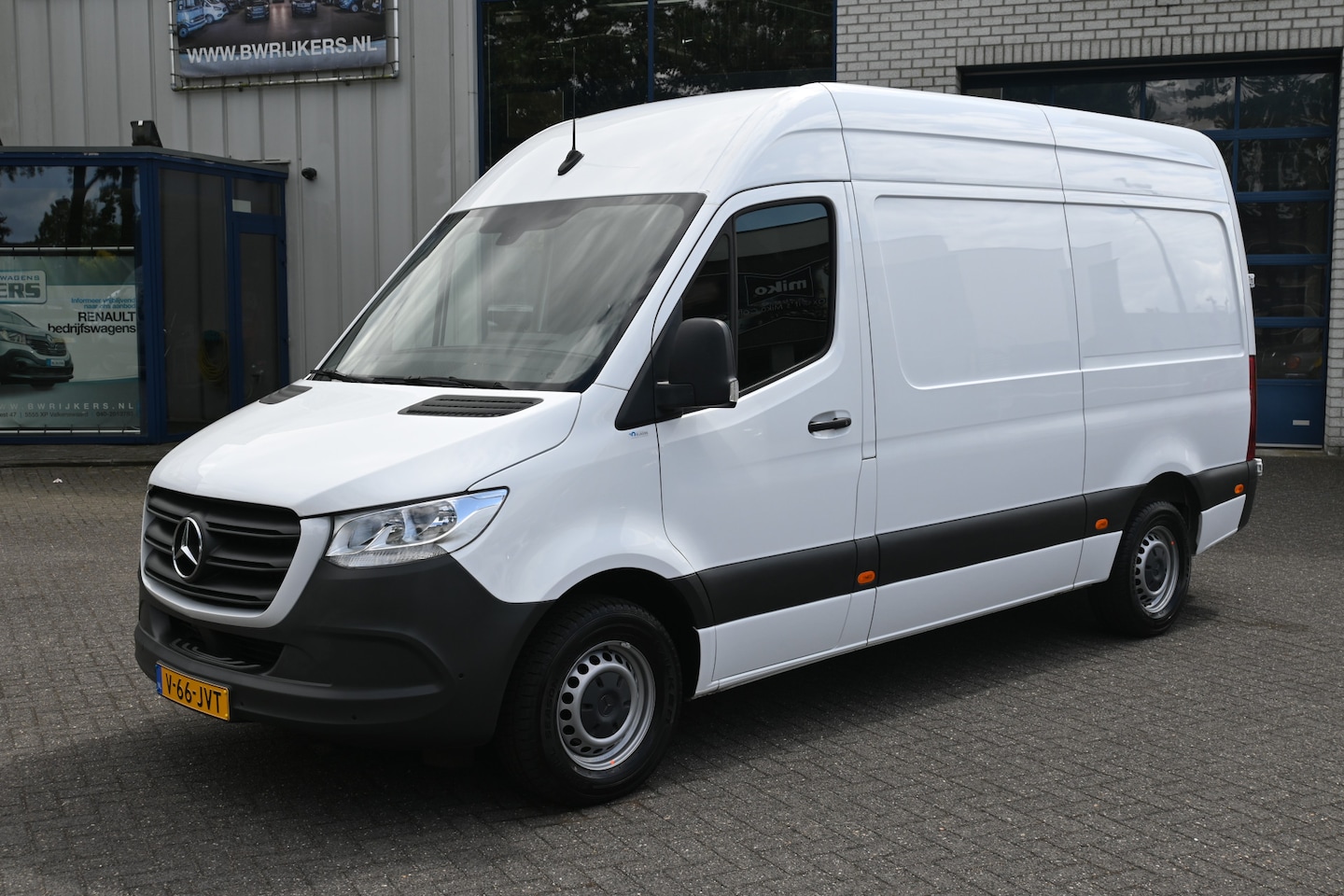 Mercedes-Benz Sprinter - 317 CDI L2H2 MBUX met navigatie en camera met parkeersensoren - AutoWereld.nl