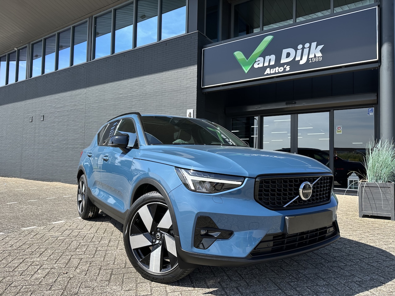 Volvo XC40 - 1.5 T5 Plug-in hybrid Ultimate Dark - AutoWereld.nl