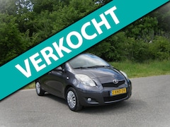 Toyota Yaris - 1.3 VVTi Aspiration . 5 Drs . AUTOMAAT . Airco . Navigatie . enz