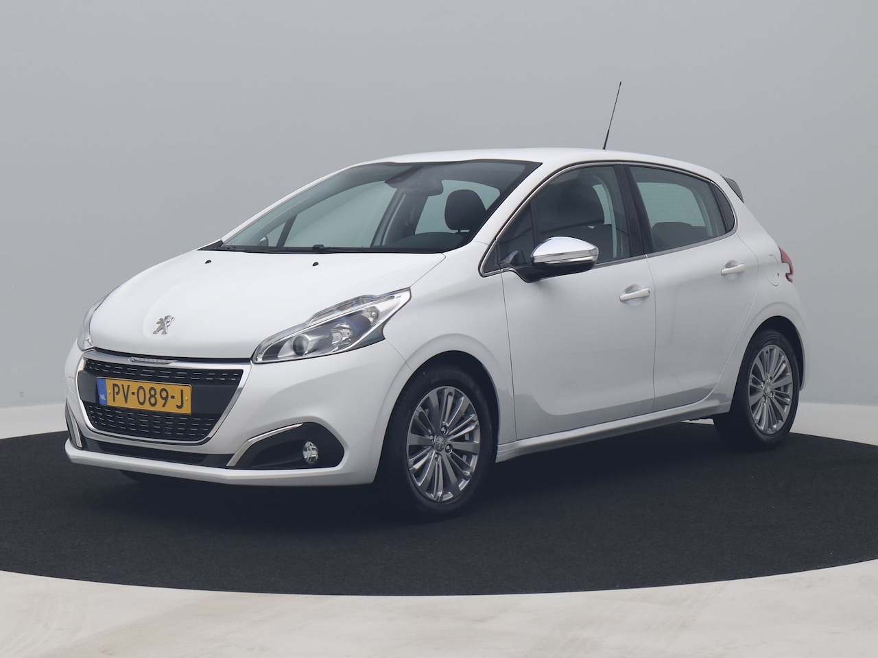 Peugeot 208 - 1.2 PureTech Allure | CARPLAY - AutoWereld.nl