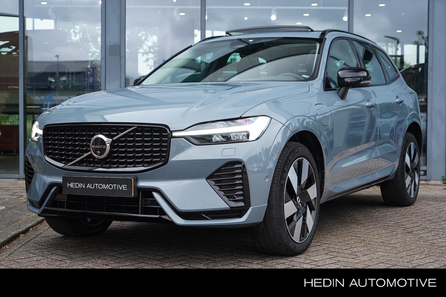 Volvo XC60 - 2.0 T6 Plug-in hybrid AWD Ultimate Dark | Luchtvering | Bowers & Wilkins Audio | Powerseat - AutoWereld.nl