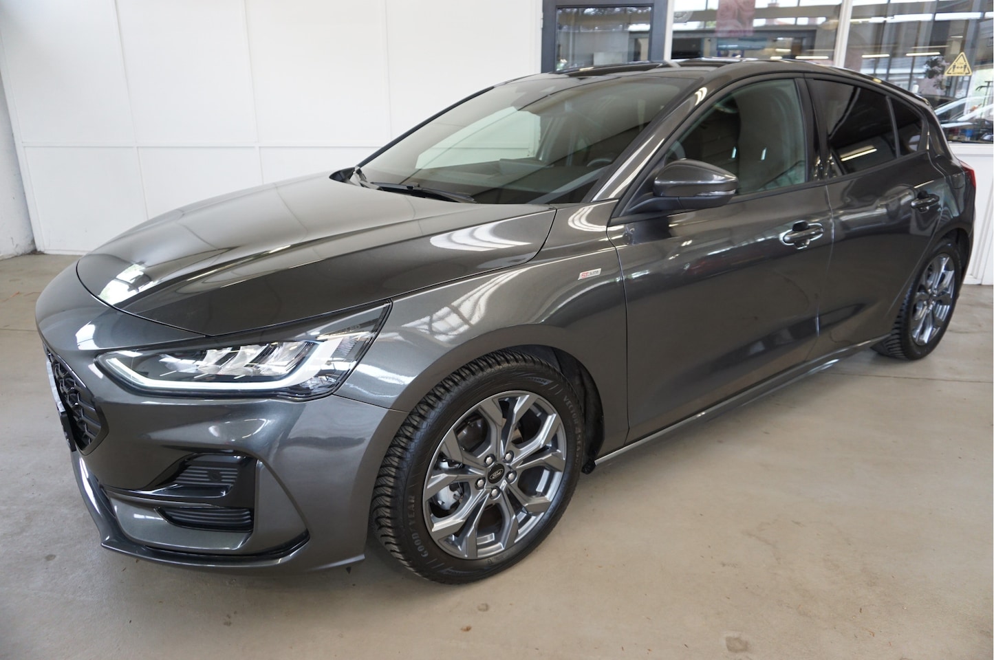 Ford Focus - 1.0 EcoBoost Hybrid ST Line Navi -  All Season Banden - AutoWereld.nl