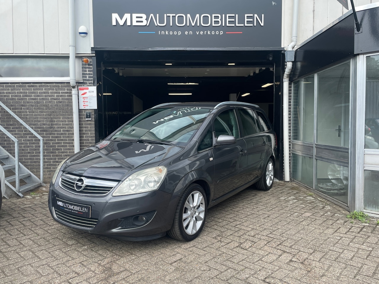 Opel Zafira - 2.2 Cosmo/1Jr. APK/Nap/7 Persoon/Trekhaak/6Bak/Airco/cruise! - AutoWereld.nl