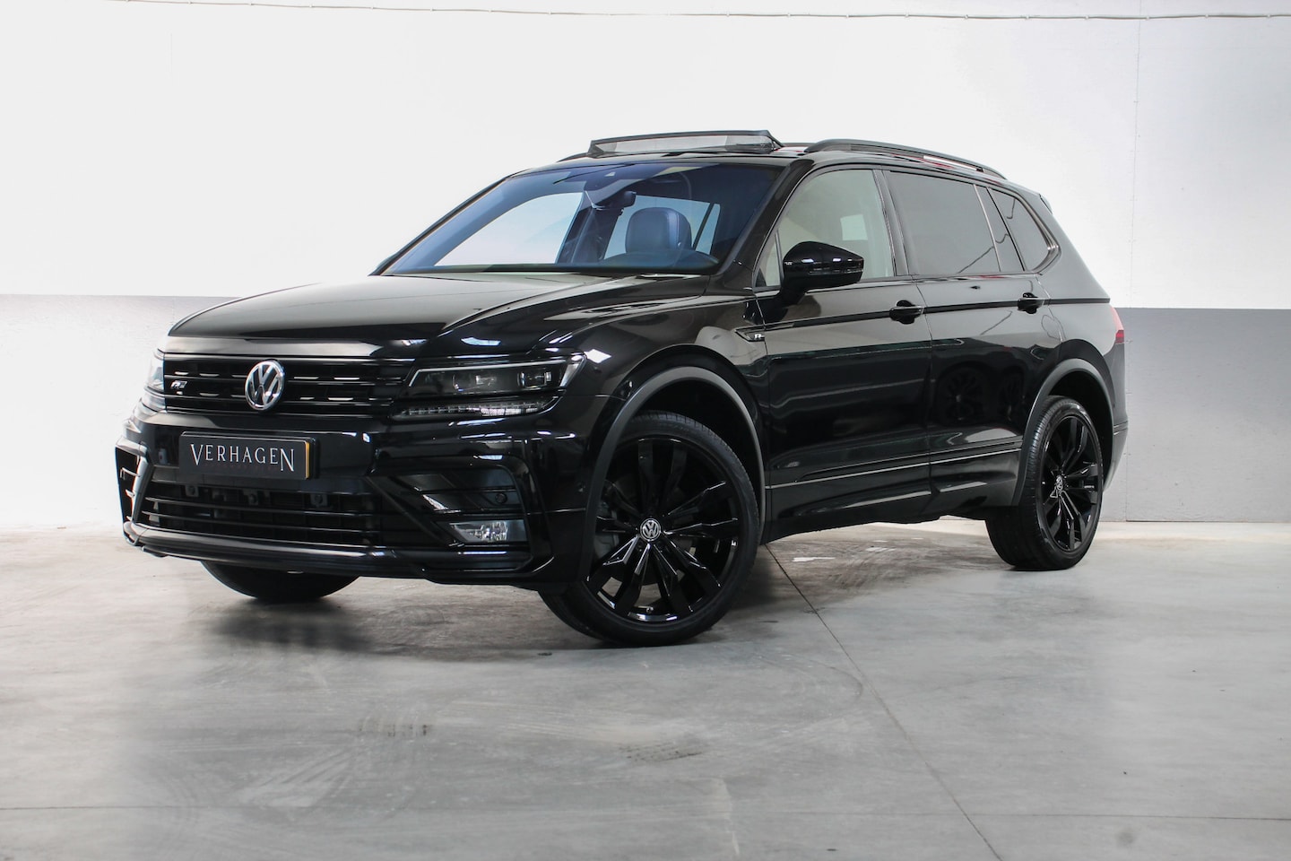 Volkswagen Tiguan Allspace - 7p 2.0 TSI 220pk R-line Black Style Pano Dynaudio Trekhaak - AutoWereld.nl