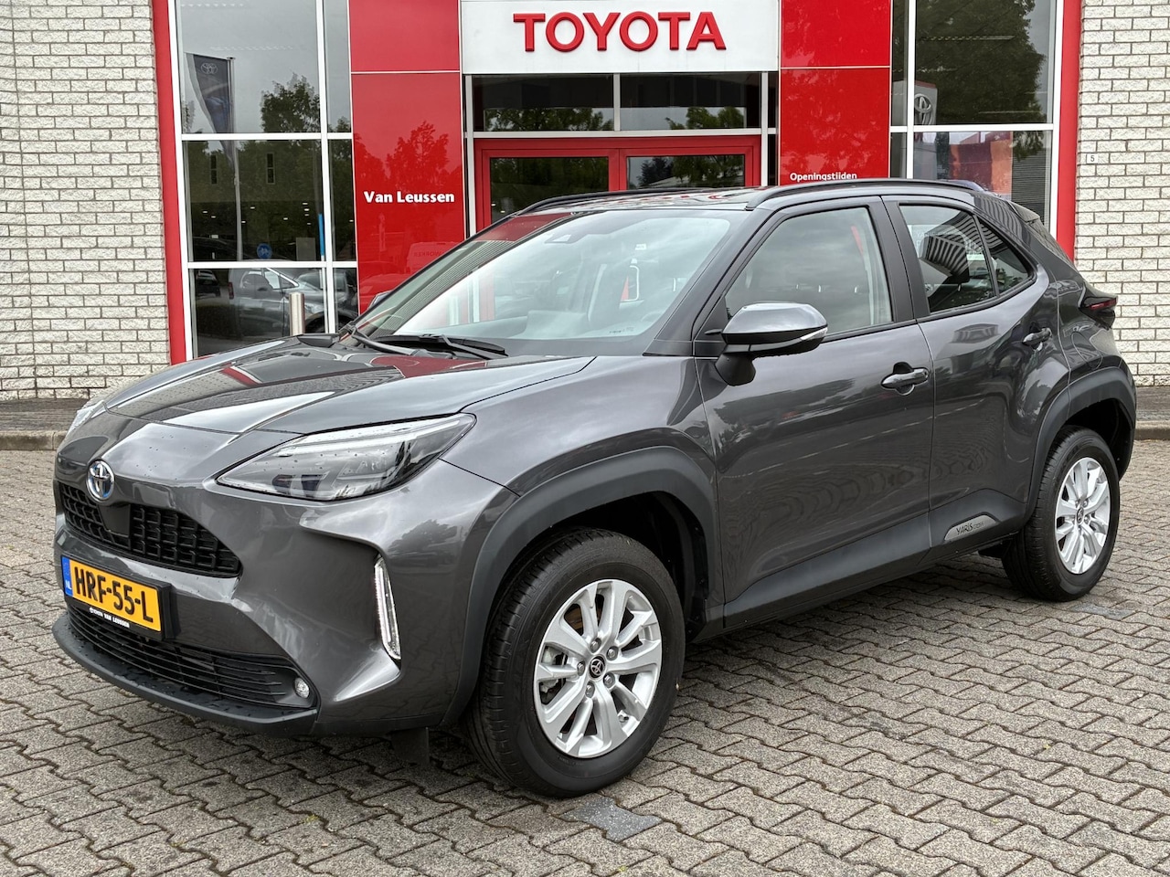 Toyota Yaris Cross - HYBRID 115 STOEL/STUURVERW HEAD-UP EL-ACHTERKLEP KEYLESS LED NAVI LM-VELGEN - AutoWereld.nl