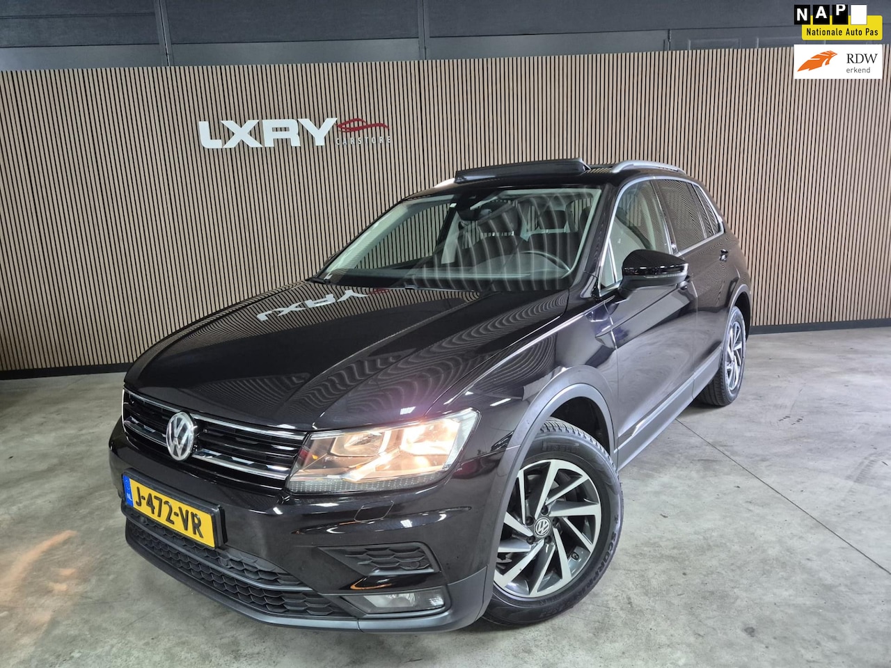 Volkswagen Tiguan - 1.4 TSI ACT Comfortline Business R | Navi | Cruise | Panoramadak | PDC | - AutoWereld.nl