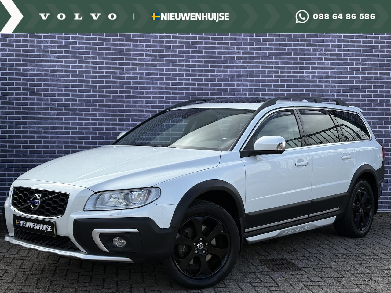 Volvo XC70 - 2.0 T5 FWD Summum | Bi-Xenon koplampen | Trekhaak | Schuif kantel dak | Standkachel | 18"G - AutoWereld.nl