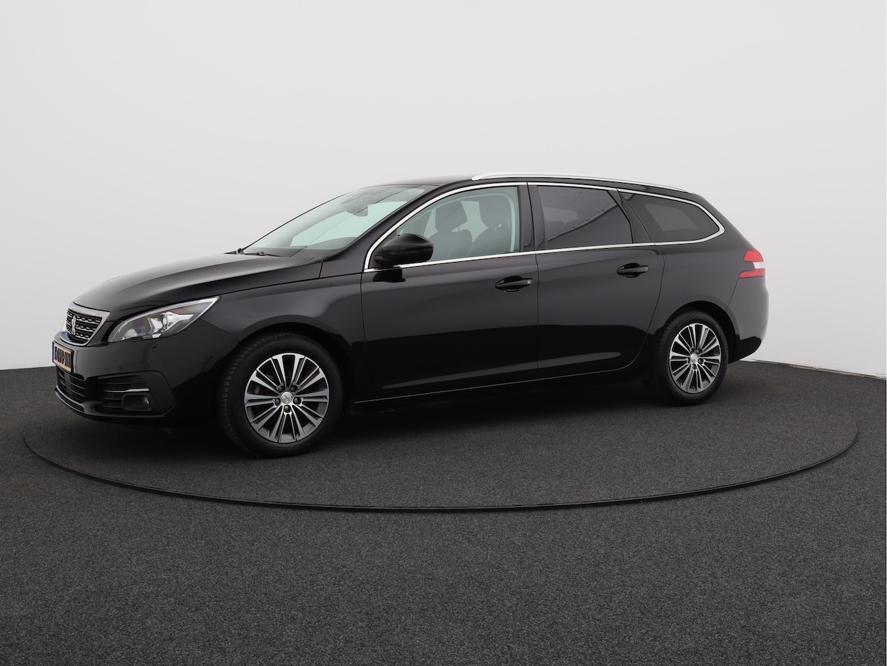 Peugeot 308 SW - 1.2 PureTech Blue Lease Allure/ lage km! - AutoWereld.nl