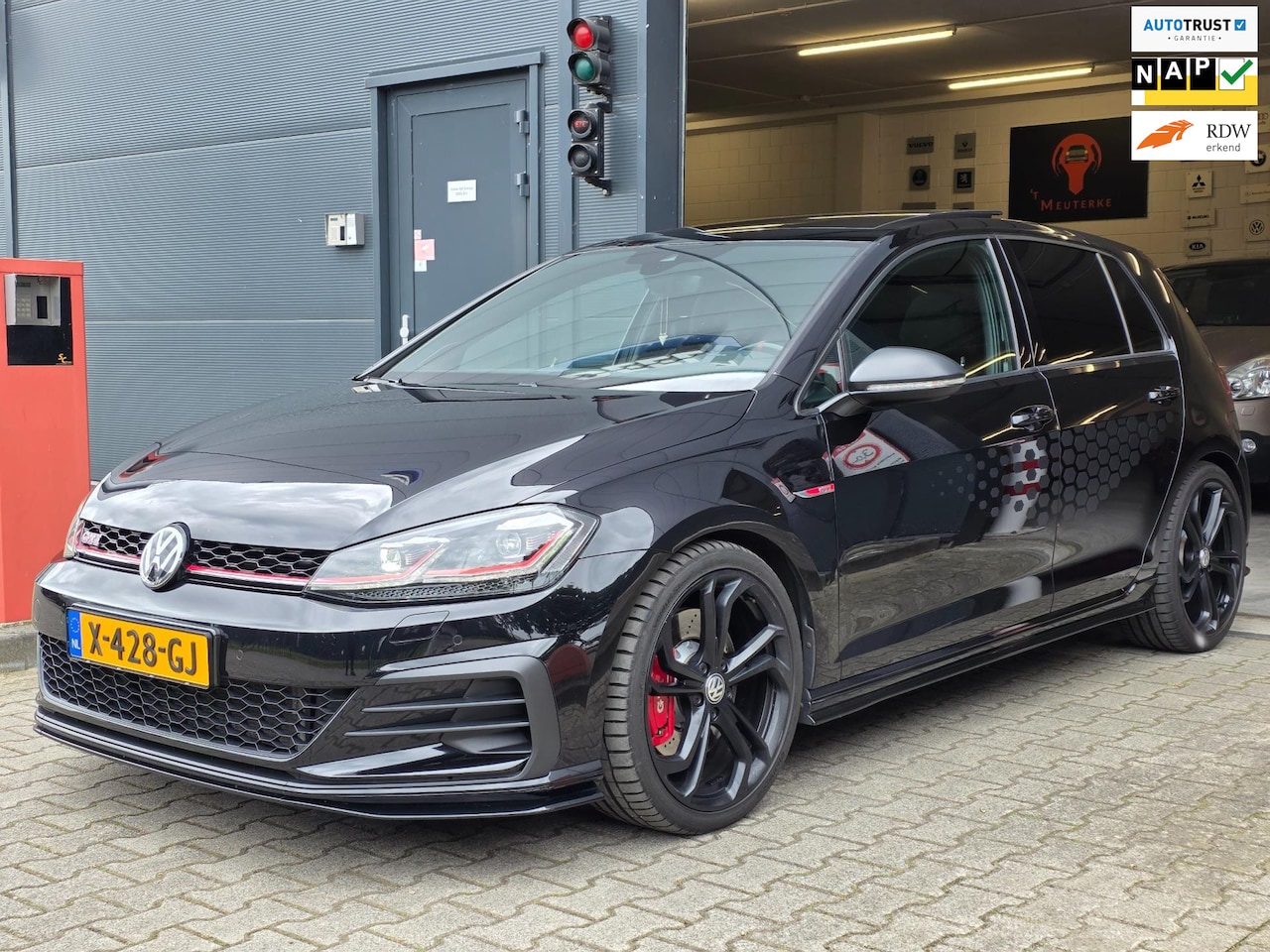 Volkswagen Golf - 2.0 TSI GTI TCR - 383 PK / PANO / CARPLAY / ALCANTARA / ADAPT.CRUISE / KEYLESS / CAMERA / - AutoWereld.nl