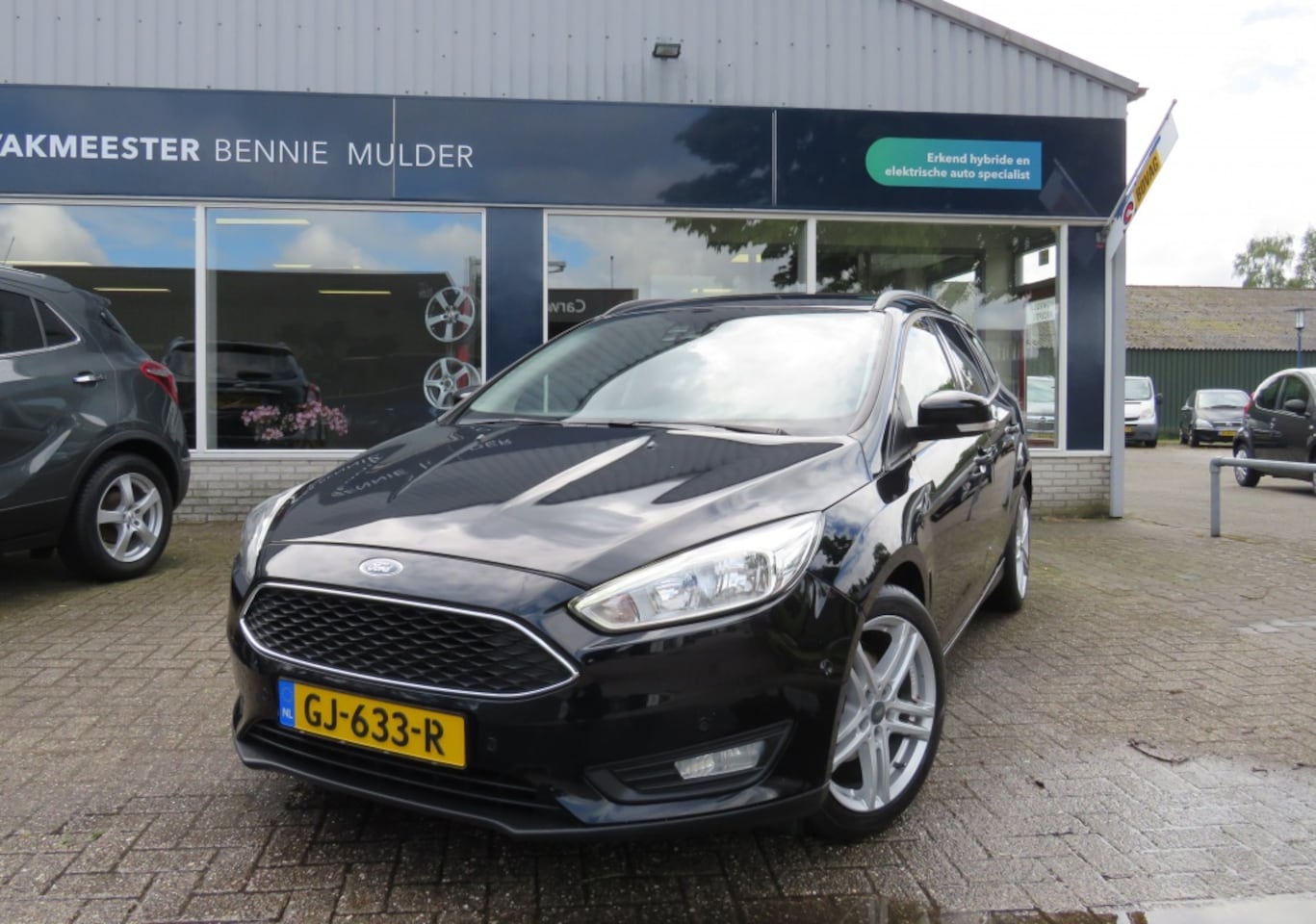 Ford Focus Wagon - 1.0 EcoBoost NAVI / AIRCO/ECC / TREKHAAK - AutoWereld.nl