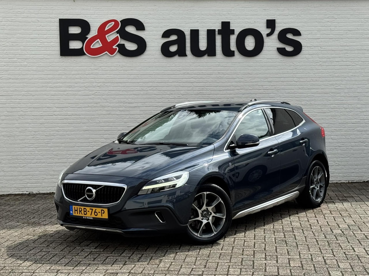Volvo V40 Cross Country - 1.5 T3 Momentum Ocean Race Cruise control Climate control Parkeersensor Navigatie - AutoWereld.nl