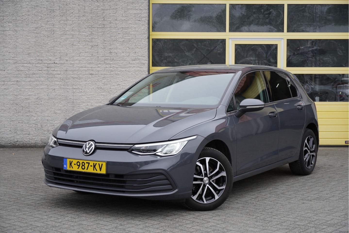 Volkswagen Golf - 1.0 TSI 5drs Life BJ2021 Lmv 16" | Led | Pdc | Navi | App-Connect | Dashboard verlichting - AutoWereld.nl