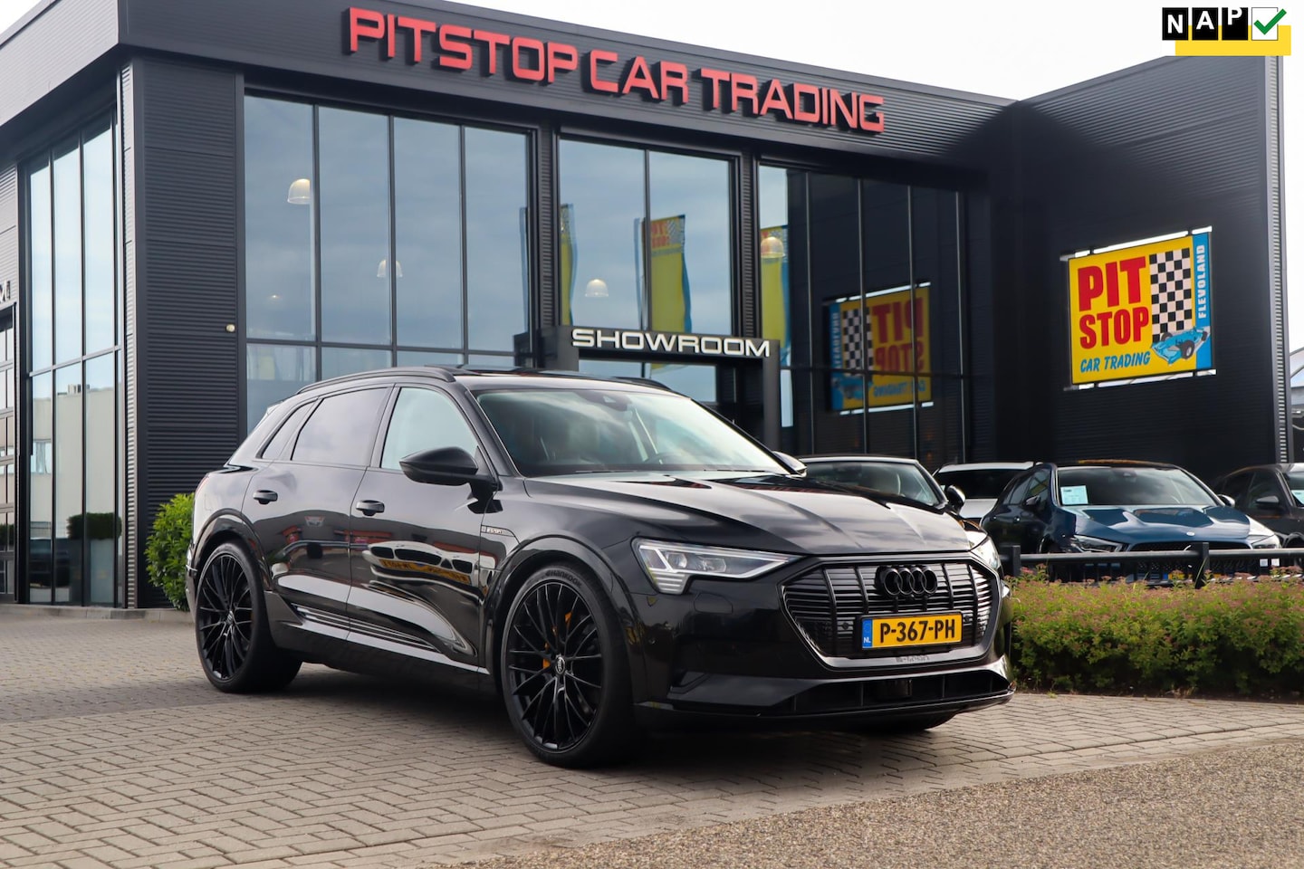 Audi e-tron - E-tron 55 quattro 95 kWh, S-Line, Massage, Black edition! - AutoWereld.nl