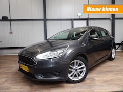 Ford Focus - 1.0 5drs - airco - navigatie - zeer nette staat
