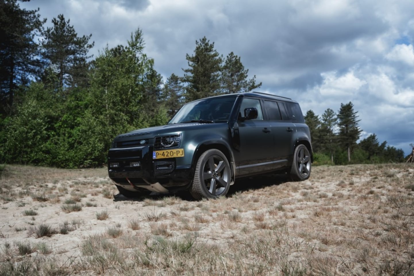 Land Rover Defender - P400E XS - AutoWereld.nl