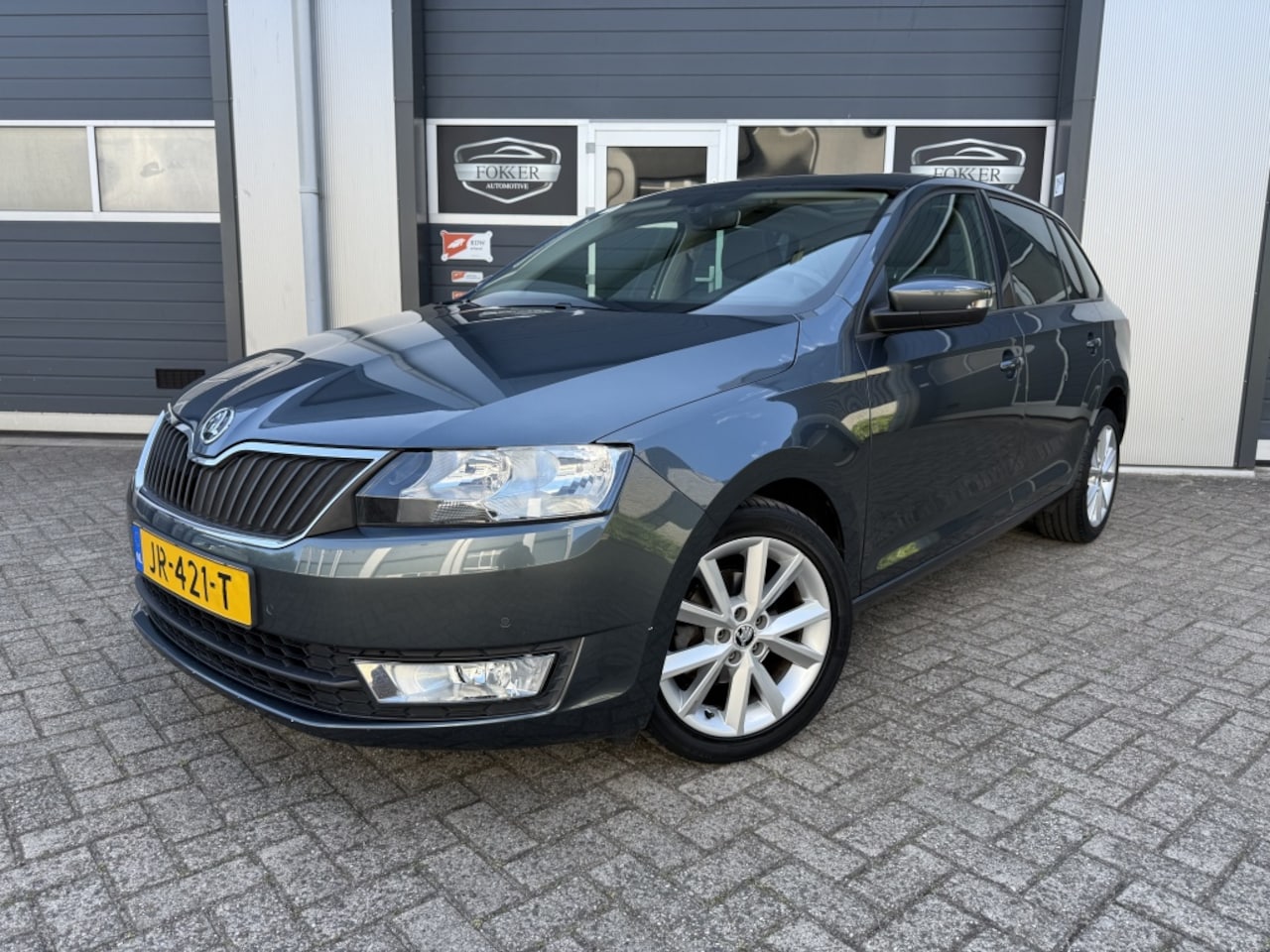 Skoda Rapid Spaceback - 1.2 TSI Grt JOY Automaat NAP Pano Trekhaak Cruise PDC Stoelverwa - AutoWereld.nl