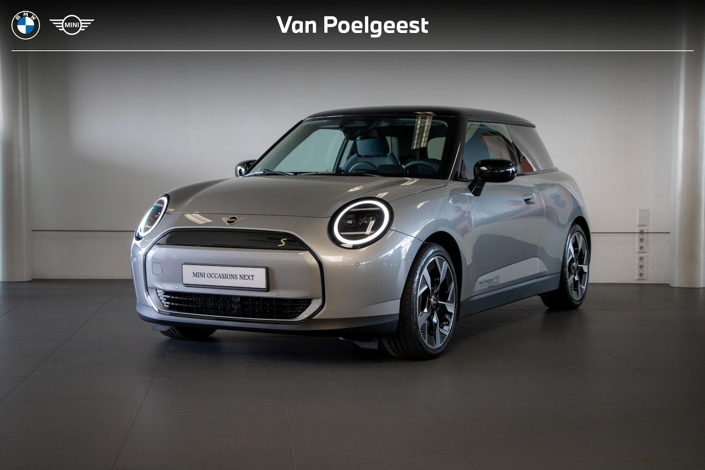 MINI Mini-Electric - Cooper SE 54.2 kWh | Glazen Panoramadak | Comfort Access | Stoelverwarming | Headup Displa - AutoWereld.nl