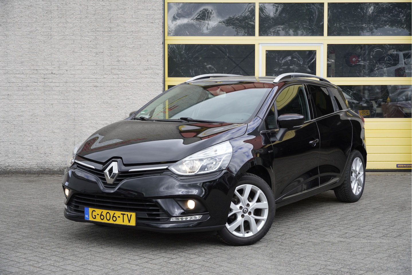 Renault Clio Estate - 0.9 TCe Limited BJ2020 Lmv 16" | Led | Pdc | Navi | Keyless entry | Achteruitrijcamera | C - AutoWereld.nl
