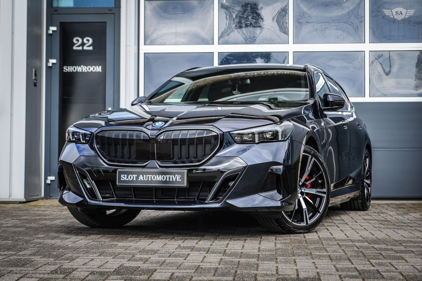 BMW 5-serie Touring - 530e|HIGH EXECUTIVE|PANO|TREKHAAK|HUD|360 - AutoWereld.nl
